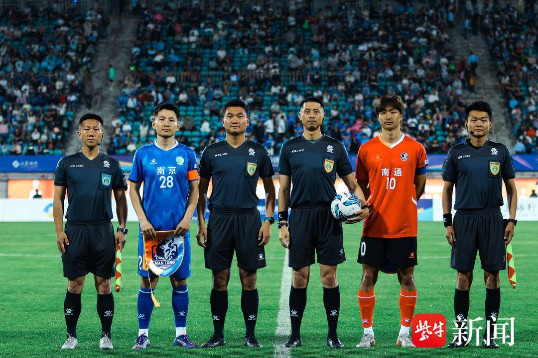 半岛体育官方网站-足球比赛再临精彩时刻，球员尽展技艺