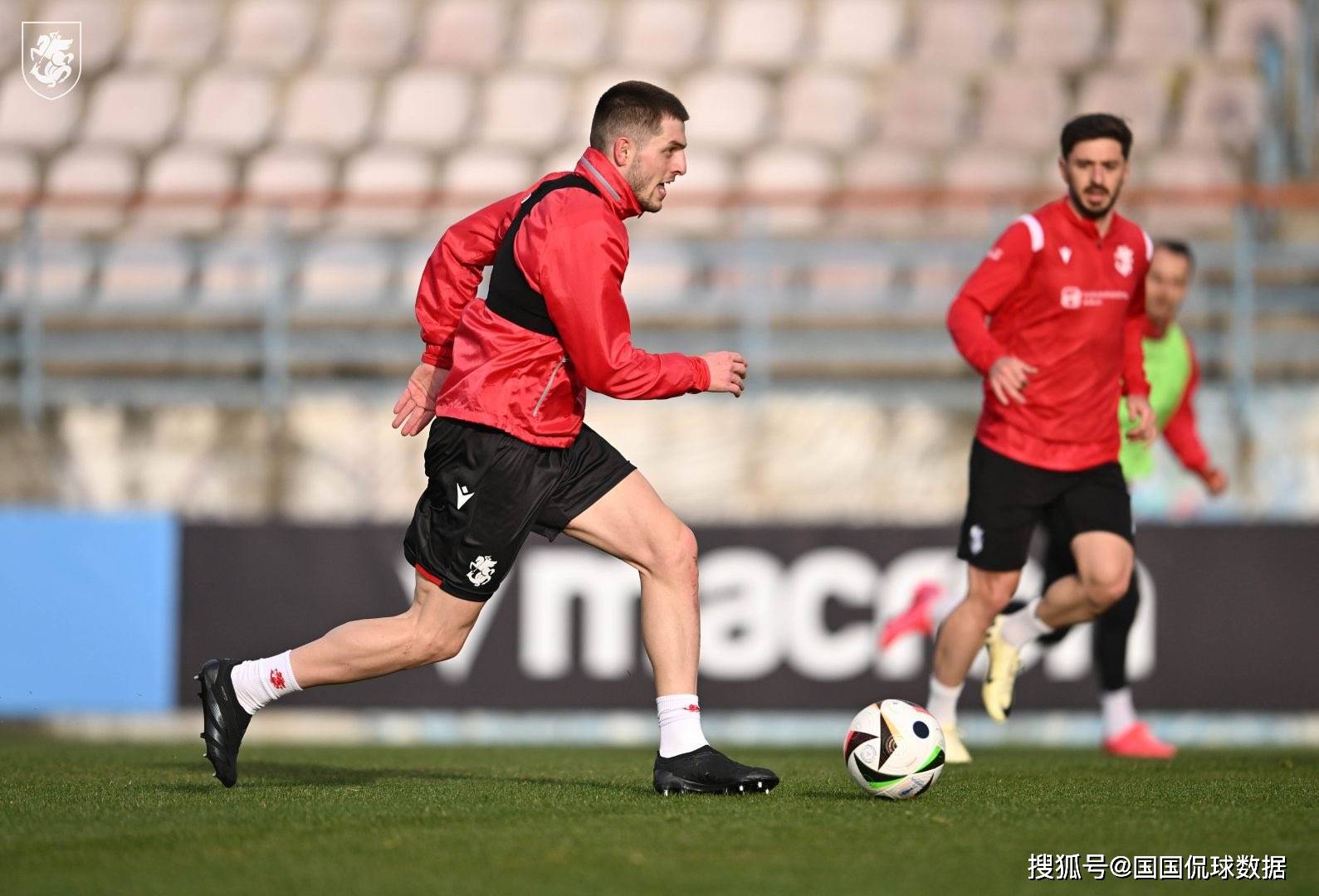 半岛综合体育官方app下载-包含法属圭亚那足球队在欧预赛中展现出色实力的词条