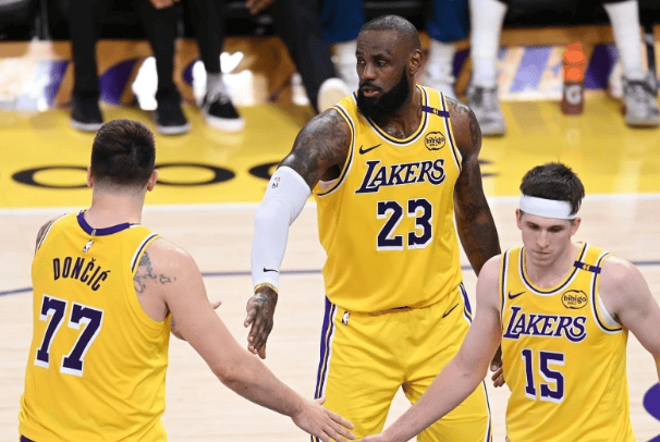 半岛体育在线官网-热火不敌湖人，詹皇史蒂文斯首夺总冠军的简单介绍